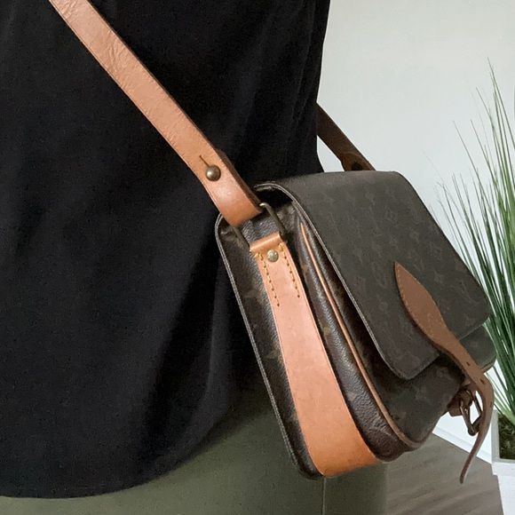 Louis Vuitton Monogram Cartouchiere 22 - Picture 8 of 10